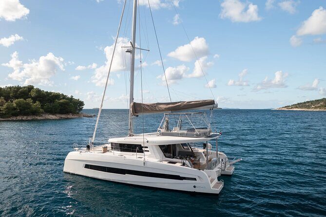 Albufeira: 2h30 Sunset Sailing Experience - "Unwind" - Cruising the coast from São Rafael to Senhora da Rocha