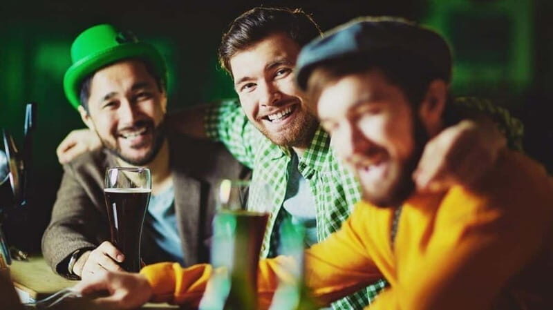 Albufeira: 5 Bars and 1 Nightclub Pub Crawl with Free Shots - How the Route Moves: Reno’s, Avenida Sá Carneiro, and the Built-In Timing