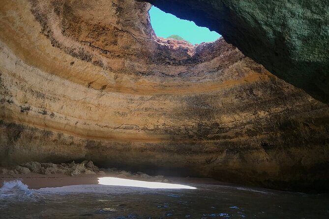 Albufeira: Dolphins and Caves Tour - Guides and captains: why the crew can make or break the day