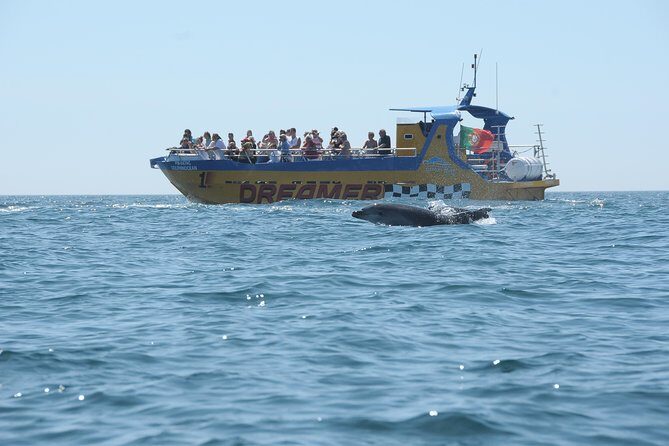 Albufeira Dreamer Boat Trip - Stop 3: Farol de Alfanzina and the lighthouse scenery