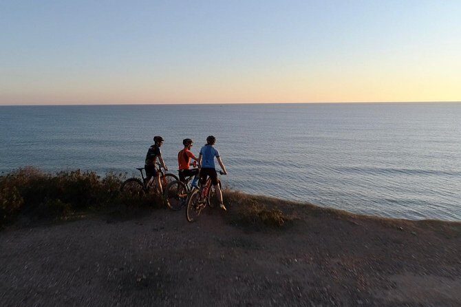 Beach and Cliffs MTB Tour - Terrain and effort: unpaved roads, single tracks, and how to judge your comfort