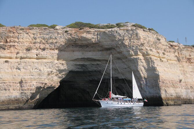 Benagil Coastline Tour - Allboat - The Crew Experience: Friendly, Multilingual, and Straightforward