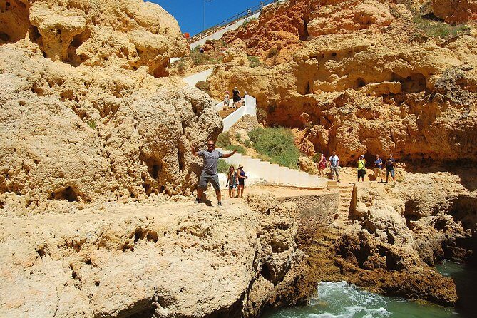Carvoeiro and Silves Premium - Shared small group > VTours Algarve - Carvoeiro old town break: how to use your free time