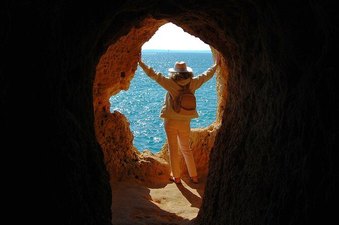 Carvoeiro and Silves Premium - Shared small group > VTours Algarve - Silves: river views first, then the hilltop town