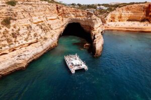 Catamaran Cruise: Caves and Coastline to Benagil - The 3-Hour Flow: How the Coast and Caves Time Usually Plays Out