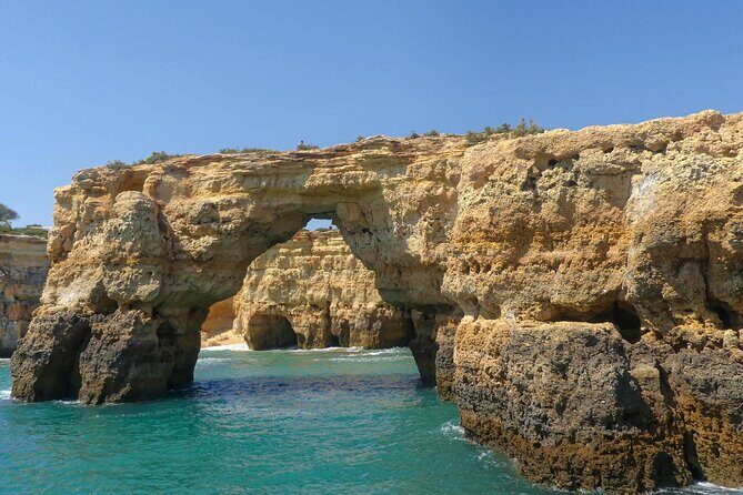 Caves and Coastline Cruise from Albufeira to Benagil - Onboard Comfort: Drinks, Bathrooms, and Family-Friendly Details