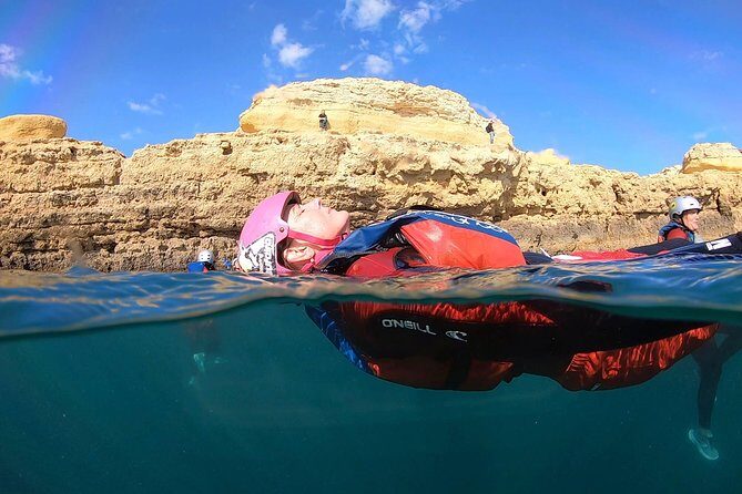 CLIFF JUMPING tour - Coasteering in Albufeira - The guides: small group attention and real reassurance