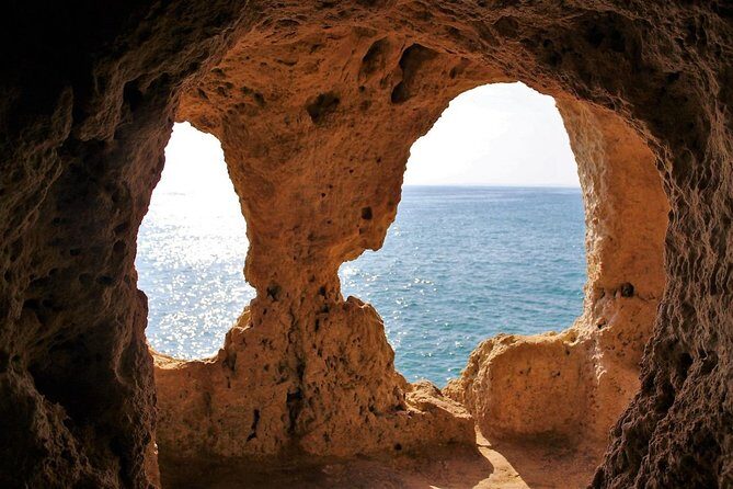 Discover The Algarve Region and The Local Gastronomy - Carvoeiro: The quick coastal pulse