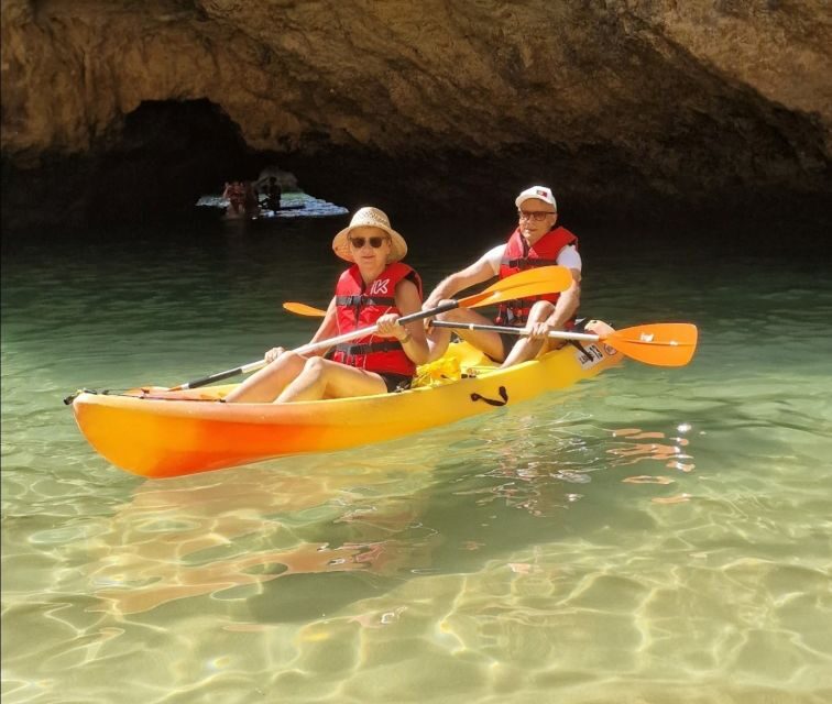 Kayak tour Albufeira. - Safety briefing and how to row correctly before you get close to the caves