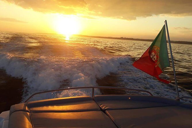 Luxury Sunset Cruise 3h - Onboard experience: drinks, wine tasting, and crew who stay on it