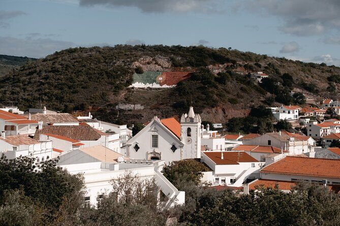 Private escape in the backcountry - Rocha da Pena: cork oak forest and a mountain view payoff