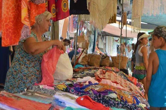 Quarteira Market & Town Bus Trip from Albufeira - Market shopping tips that actually help you
