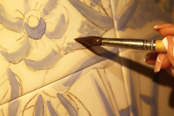 Tile painting workshop in the Algarve - The “17th-century Portuguese tile” approach: what you’re actually learning